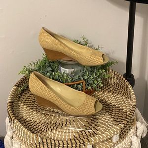 Isaac Mizrahi Live Open Toe Wedges, in tan & cream, Size 8.5, EUC, worn once